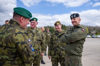 Generálmajor Karel Řehka a generál Rajmund Andrzejczak přijeli do Bechyně na cvičení FEDERATED CLOUD