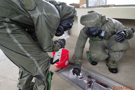 Čeští chemici se při cvičení na Slovensku zdokonalovali ve zjišťování chemických látek