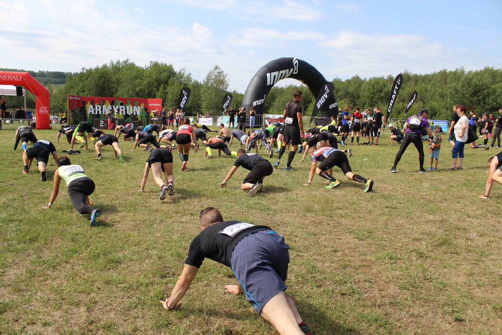 The mass warm-up before the start