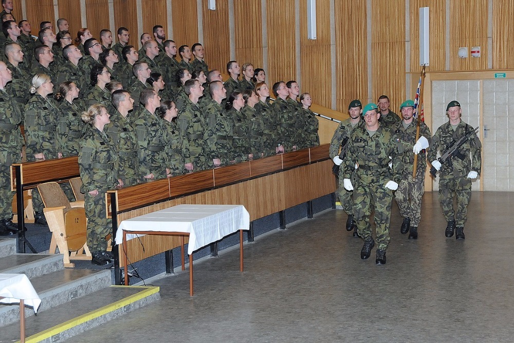  Ceremoniál zahájil příchod bojového praporu VeV-VA