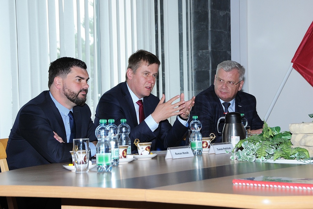  Ministr zahraničních věcí v debatě o spolupráci resortů