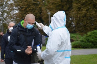 Nejprve dezinfekce a měření teploty