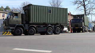 Ilustrační obrázek ke článkuArmádní logistici se nezastaví: Za dva týdny už najeli desetitisíce kilometrů a rozvezli přes 215 tun materiálu 