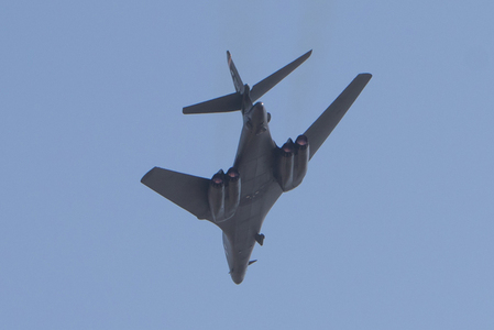 Strategický bombardér B-1B nad leteckou základnou v Náměšti 