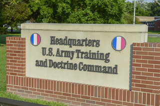 Na velitelství U. S. TRADOC je pracoviště Armády ČR