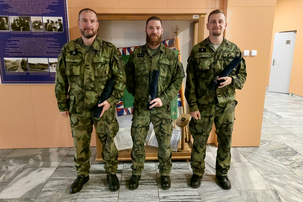 Nadporučík Radek Michalka, nadrotmistr Zbyněk Pokorný a rotmistr Martin Peterka 