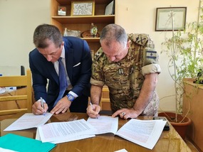 Transportní letoun CASA dopravil další materiální pomoc do Libanonu 4