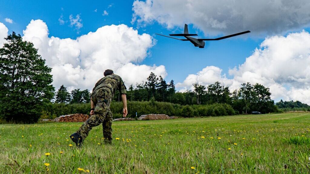 Na ochraně před drony armáda spolupracuje s českými zbrojaři 