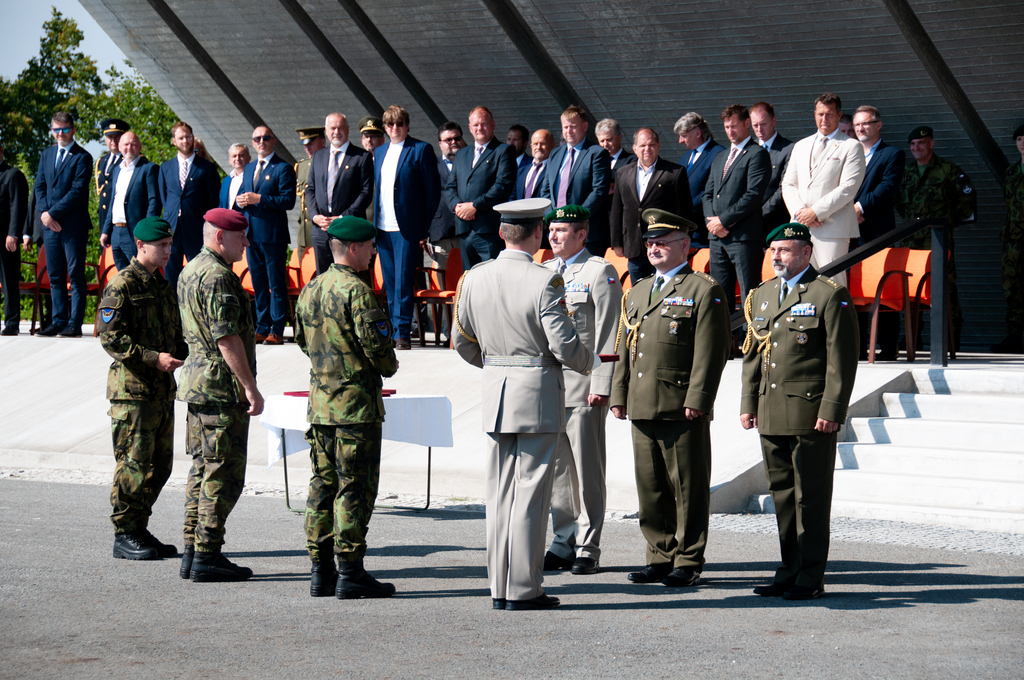 Vojáci 53. pluku průzkumu a elektronického boje oslavili dvě jubilea