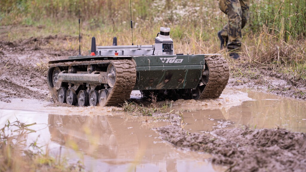 Vojáci v Lipníku nad Bečvou testují desítky pozemních robotů, hledají ty s potenciálem pro armádu