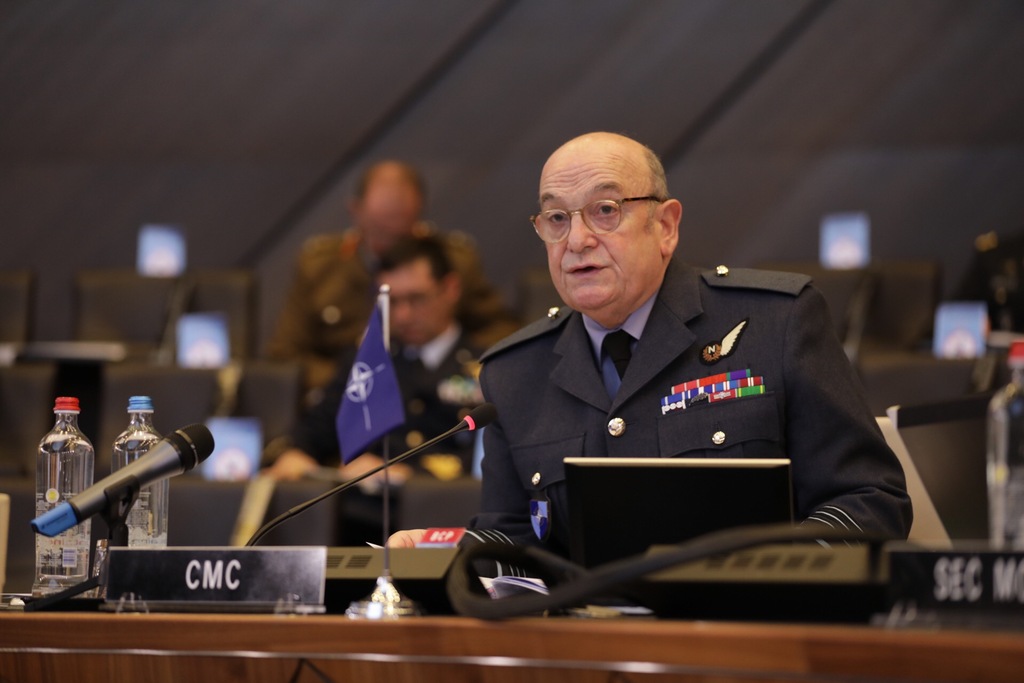Konferenci zahájil předseda Vojenského výboru NATO vrchní maršál letectva Sir Stuart Peach.