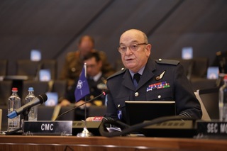 Konferenci zahájil předseda Vojenského výboru NATO vrchní maršál letectva Sir Stuart Peach.