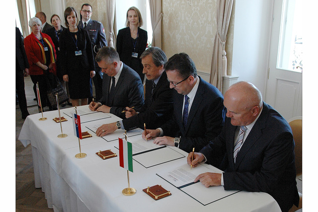 Ministers are signing the Joint Declaration of V4 Group countries