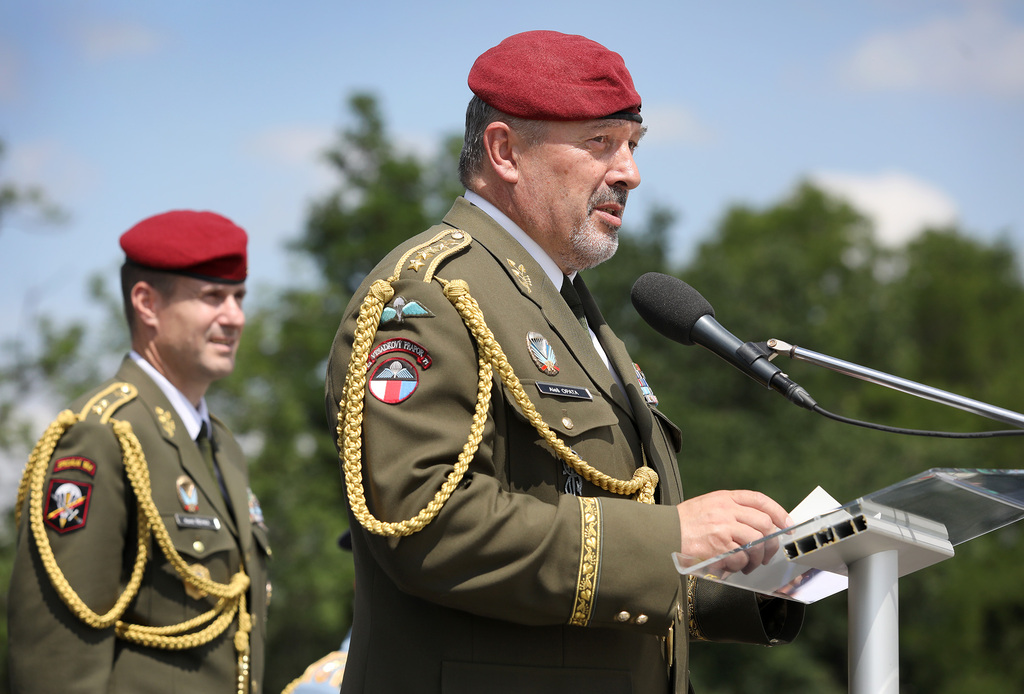 Vojáci slaví Den ozbrojených sil, šéfové Armády ČR a Vojenské policie předali funkce nástupcům