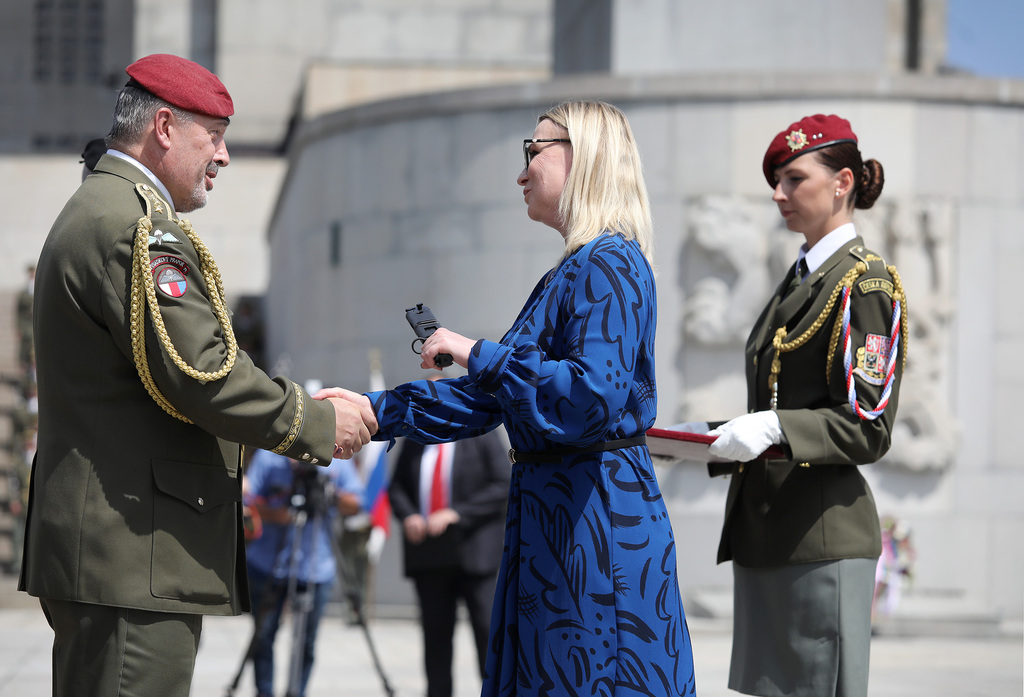 Vojáci slaví Den ozbrojených sil, šéfové Armády ČR a Vojenské policie předali funkce nástupcům