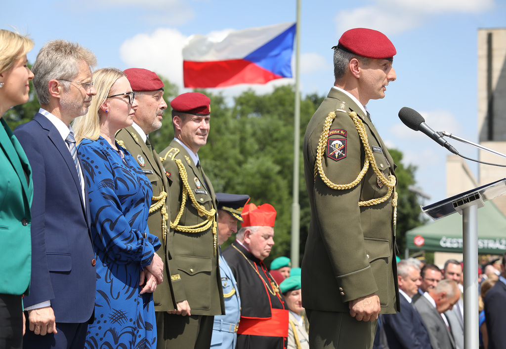 Vojáci slaví Den ozbrojených sil, šéfové Armády ČR a Vojenské policie předali funkce nástupcům