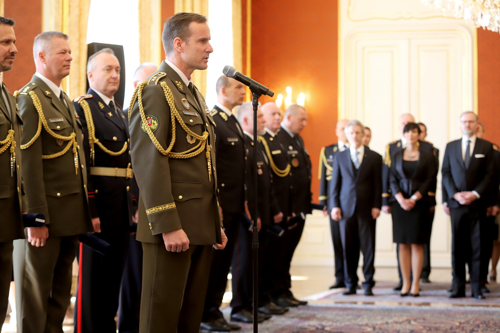 U příležitosti Dne vítězství dnes prezident republiky Petr Pavel jmenoval tři nové brigádní generály Armády ČR. Čtyři generály – včetně náčelníka Generálního štábu AČR – pak povýšil do vyšší hodnosti. 