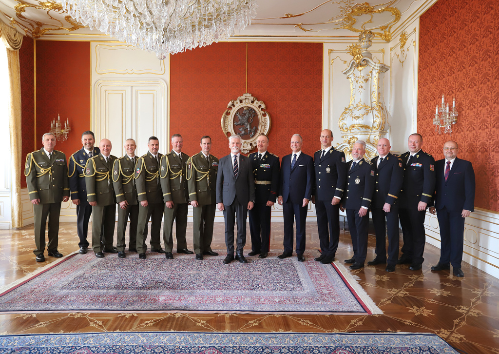 U příležitosti Dne vítězství dnes prezident republiky Petr Pavel jmenoval tři nové brigádní generály Armády ČR. Čtyři generály – včetně náčelníka Generálního štábu AČR – pak povýšil do vyšší hodnosti. 