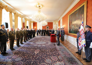 U příležitosti Dne vítězství dnes prezident republiky Petr Pavel jmenoval tři nové brigádní generály Armády ČR. Čtyři generály – včetně náčelníka Generálního štábu AČR – pak povýšil do vyšší hodnosti. 