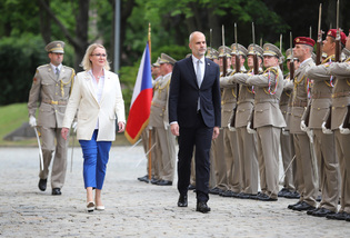 Ilustrační obrázek ke článkuMinistryně obrany se setkala se svým slovenským protějškem. Jednali o možné spolupráci nejen u CV90