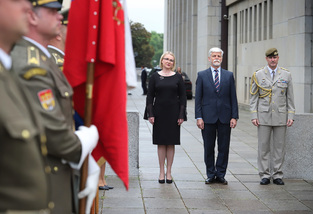 Máme příležitost společně vybudovat armádu 21. století, řekla vojákům ministryně obrany při oslavě jejich svátku