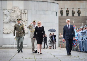 Máme příležitost společně vybudovat armádu 21. století, řekla vojákům ministryně obrany při oslavě jejich svátku