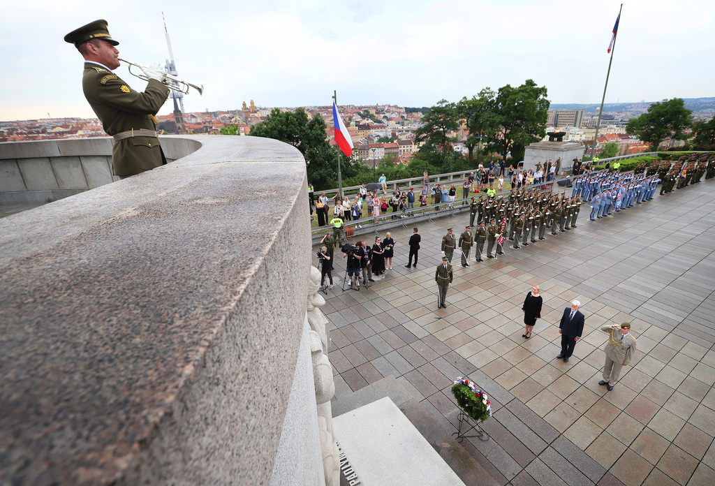 Máme příležitost společně vybudovat armádu 21. století, řekla vojákům ministryně obrany při oslavě jejich svátku