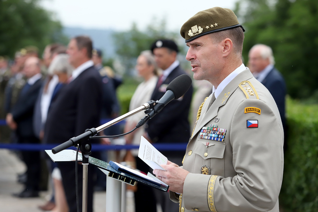 Máme příležitost společně vybudovat armádu 21. století, řekla vojákům ministryně obrany při oslavě jejich svátku