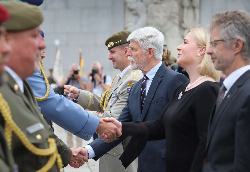 Máme příležitost společně vybudovat armádu 21. století, řekla vojákům ministryně obrany při oslavě jejich svátku