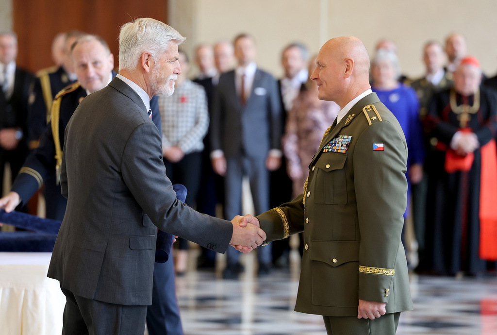 Prezident republiky jmenoval šest nových generálů, dva povýšil do vyšší generálské hodnosti