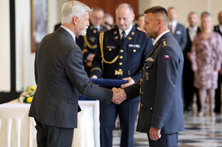Prezident republiky jmenoval šest nových generálů, dva povýšil do vyšší generálské hodnosti