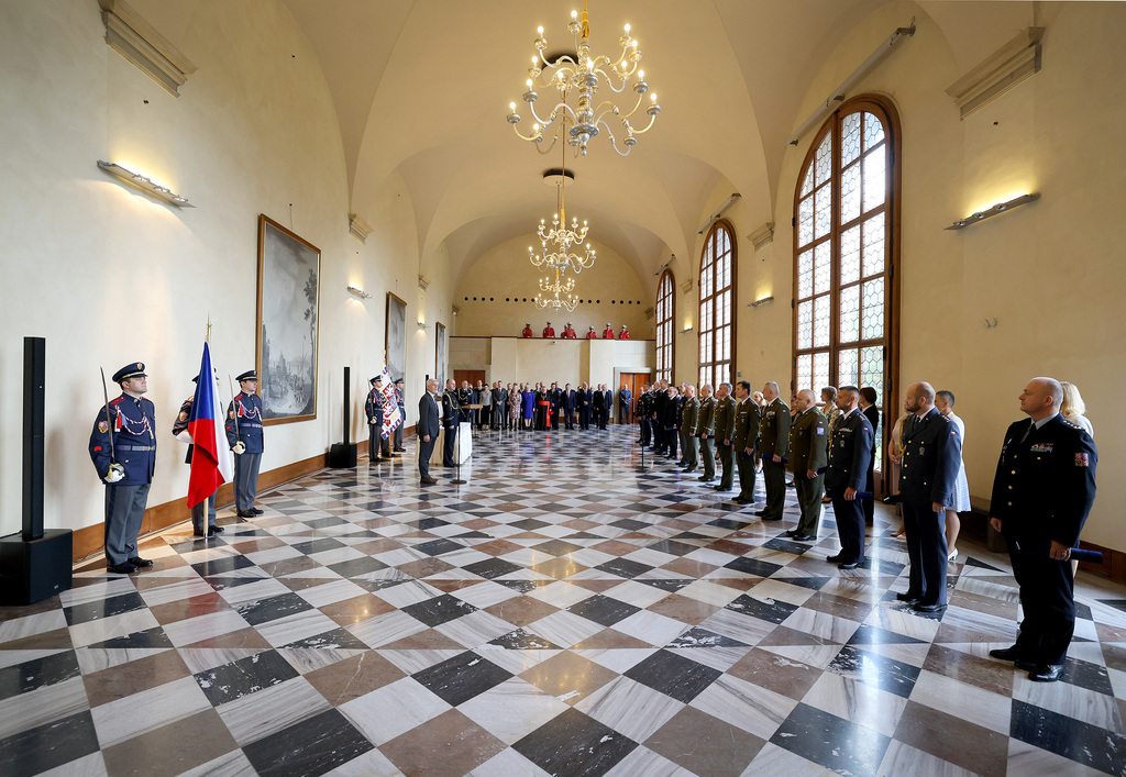 Prezident republiky jmenoval šest nových generálů, dva povýšil do vyšší generálské hodnosti