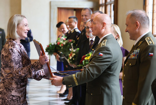 Prezident republiky jmenoval šest nových generálů, dva povýšil do vyšší generálské hodnosti