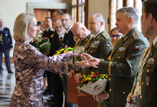 Prezident republiky jmenoval šest nových generálů, dva povýšil do vyšší generálské hodnosti