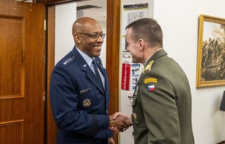 Generál Řehka jednal s předsedou Sboru náčelníků štábů generálem Charlesem Q. Brownem, Jr.