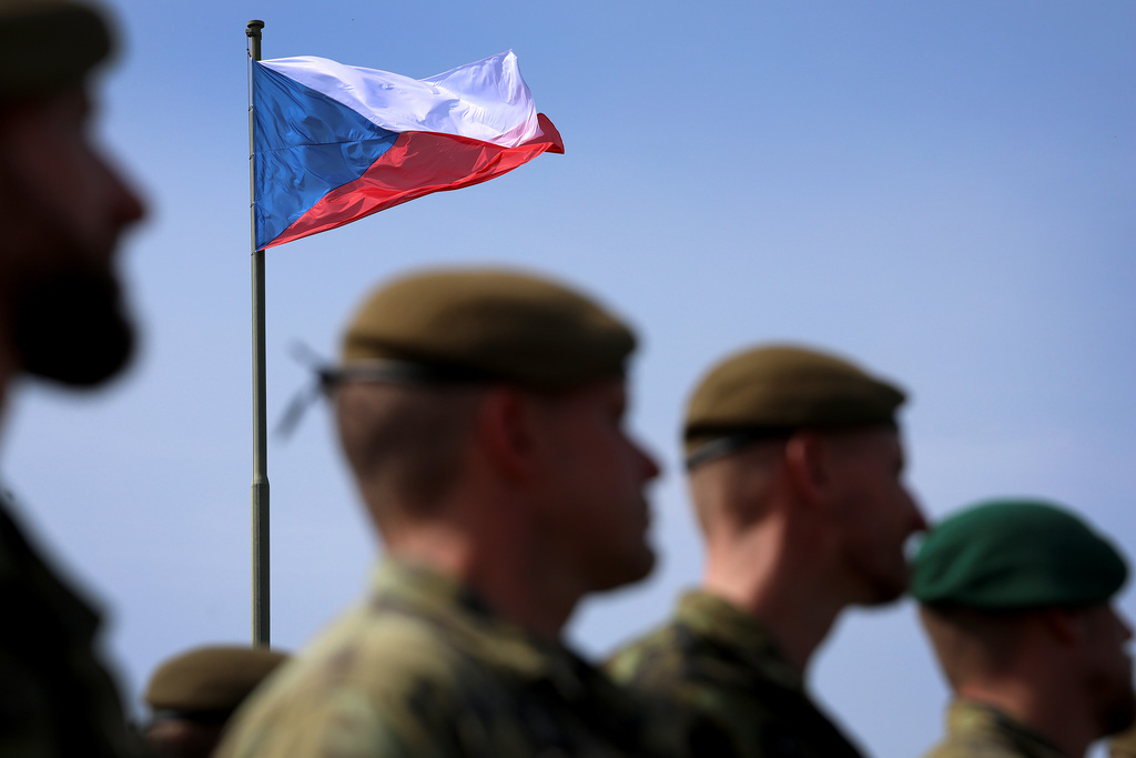 Předali velení mise Španělsku, dnes byli oceněni na Vítkově