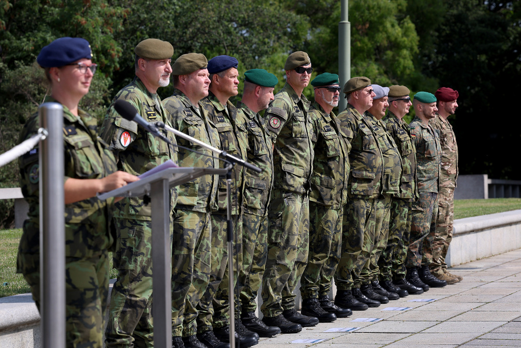 Předali velení mise Španělsku, dnes byli oceněni na Vítkově