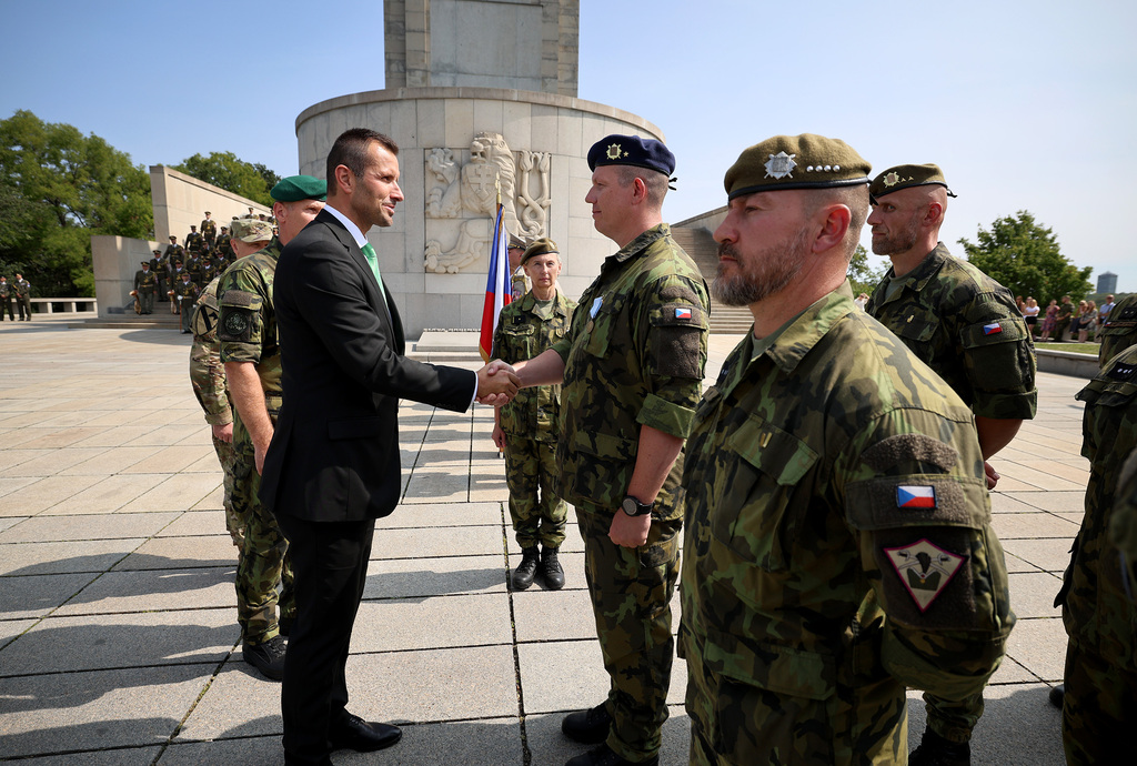 Předali velení mise Španělsku, dnes byli oceněni na Vítkově