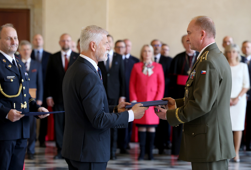 Prezident republiky jmenoval dva nové generály, tři povýšil do vyšší generálské hodnosti
