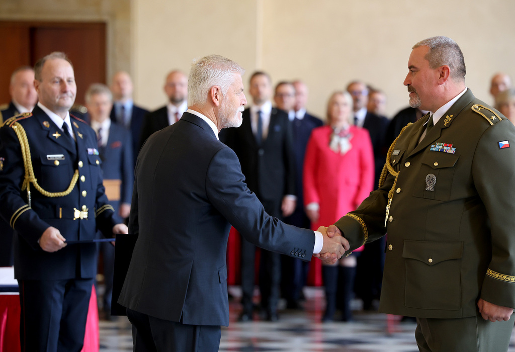 Prezident republiky jmenoval dva nové generály, tři povýšil do vyšší generálské hodnosti