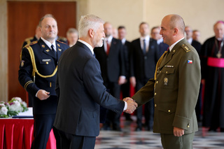 Prezident republiky jmenoval dva nové generály, tři povýšil do vyšší generálské hodnosti