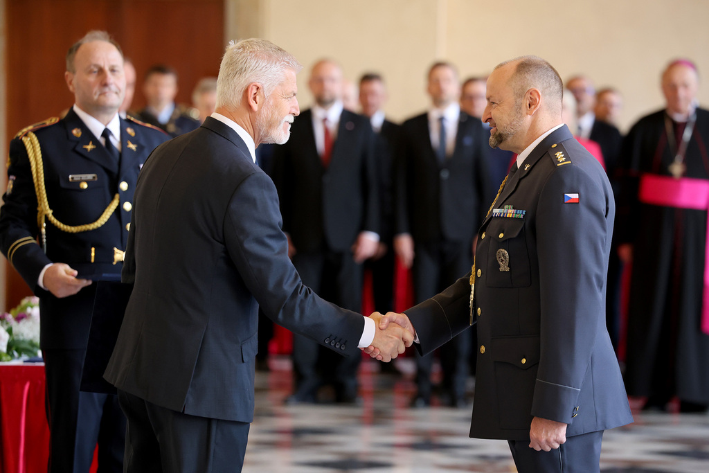 Prezident republiky jmenoval dva nové generály, tři povýšil do vyšší generálské hodnosti