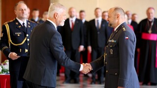 Ilustrační obrázek ke článkuPrezident republiky jmenoval dva nové generály, tři povýšil do vyšší generálské hodnosti
