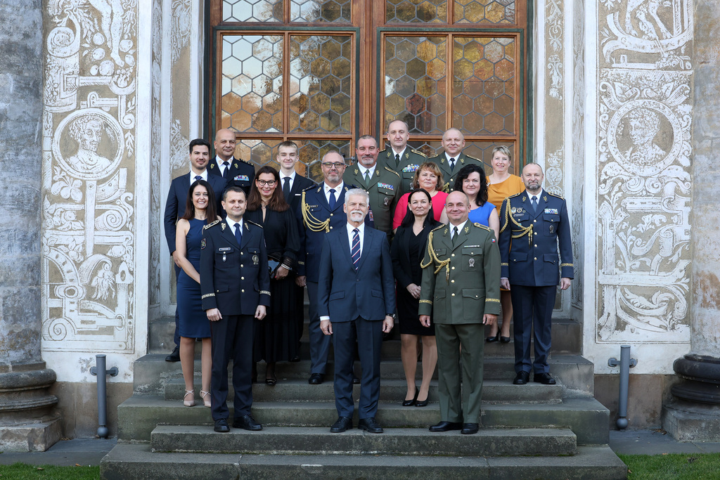 Prezident republiky jmenoval dva nové generály, tři povýšil do vyšší generálské hodnosti