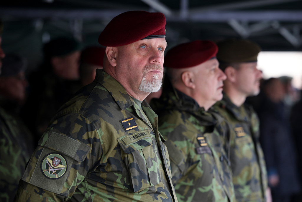 Velení Pozemních sil AČR dnes symbolicky na slavnostním nástupu v Olomouci převzal brigádní generál Josef Trojánek. 