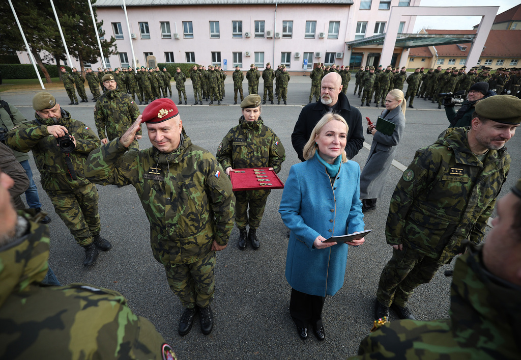 Velení Pozemních sil AČR dnes symbolicky na slavnostním nástupu v Olomouci převzal brigádní generál Josef Trojánek. 