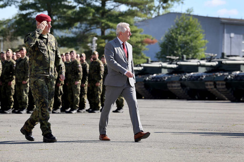 Historický milník pro českou obranu: Přáslavický prapor kompletně převzal tanky Leopard 2A4