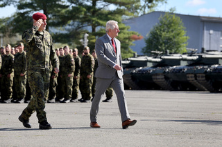 Historický milník pro českou obranu: Přáslavický prapor kompletně převzal tanky Leopard 2A4