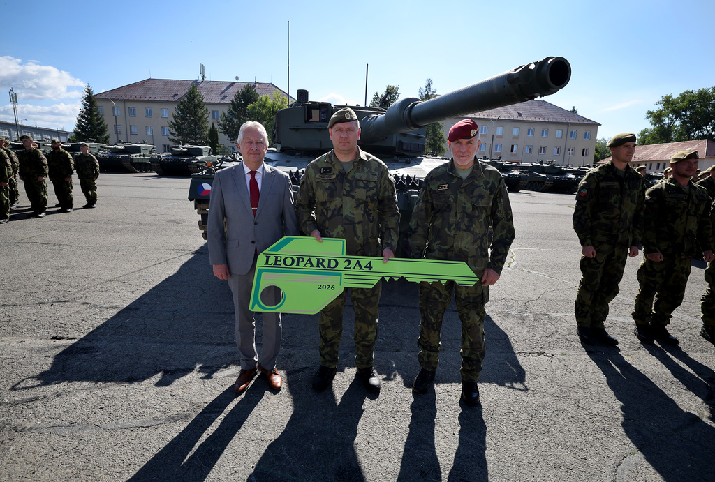 Historický milník pro českou obranu: Přáslavický prapor kompletně převzal tanky Leopard 2A4