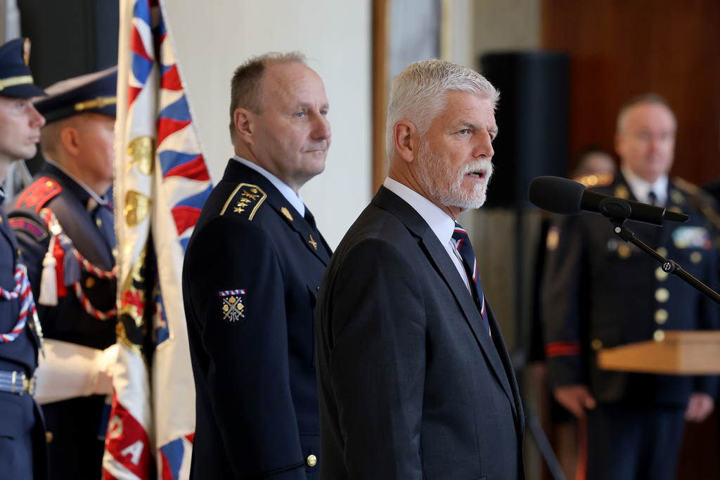 Prezident jmenoval pět nových generálů, šest povýšil do vyšší generálské hodnosti